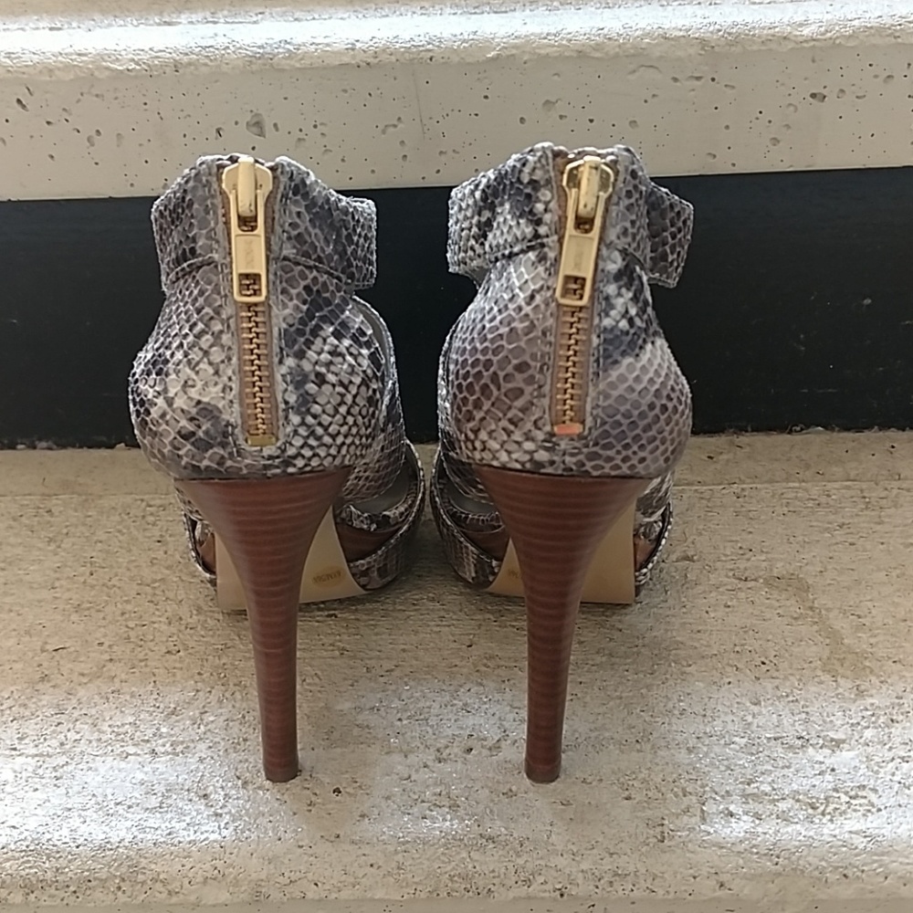 Shoes - Picture 5 of 6